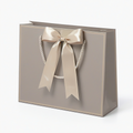 Sacchetto regalo 30 x 12 x 25 cm in carta tortora e avorio con fiocco elegante